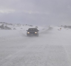 Durante toda la maana hubo trabajos para despejar las rutas del norte neuquino.