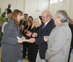 El gobernador Saiz y el intendente Villalba entregaron las llaves a los propietarios.