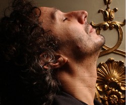 Fito Páez presentó su disco a unos pocos, antes del recital previsto para el 22.
