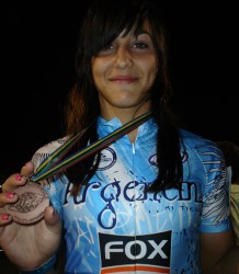 Ornela Vcoli le dio la medalla de bronce a la Argentina en los 500 sprint.