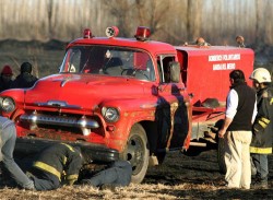 La única autobomba de los bomberos de Barda del Medio quedó fuera de uso en medio del pavoroso fuego de ayer a la tarde
