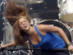 Shakira aportar su msica a una buena causa.