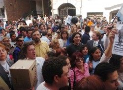 La protesta de los partidarios de Luis Juez convulsionaron ayer Córdoba. Exigen un escrutinio transparente y voto a voto.