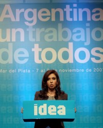 Cristina defendió el modelo económico ante los empresarios.