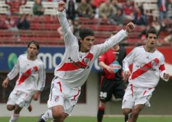 Ariel Ortega festej el primero para los 'millo'.