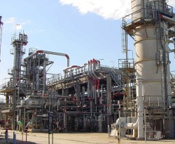 La refinería de Shell, que ayer el gobierno clausuró en forma total y preventiva.