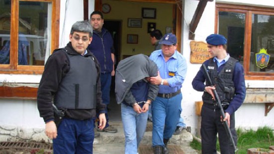 El operativo de traslado a Esquel se concretó ayer por la tarde, después de la llegada de 13 efectivos de la policía de Chubut. 