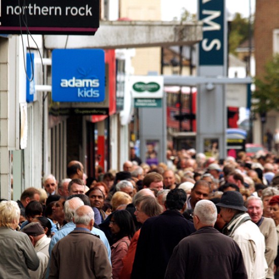 Los ahorristas del Northern Rock salieron ayer en masa a retirar sus ahorros.