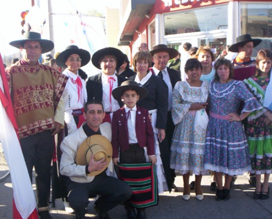 Los grupos ya se preparan para festejar el aniversa-rio de la indepen-dencia de su pas.