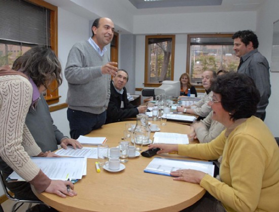 Los concejales no se ponen de acuerdo en el modo de normar el servicio.