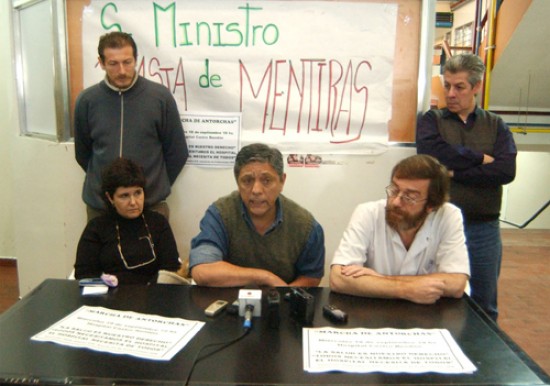 Los trabajadores afirmaron que la Subsecretaría de Salud todavía no reemplazó a la conducción renunciante del Castro Rendón.