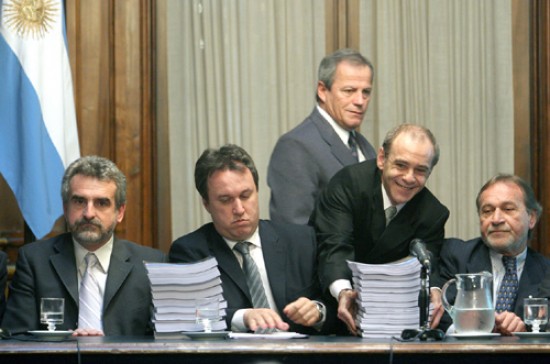 El ministro de Economía, Peirano, presentó al Congreso los números que el gobierno pretende para el 2008. Diputados opositores le lanzaron duras críticas.