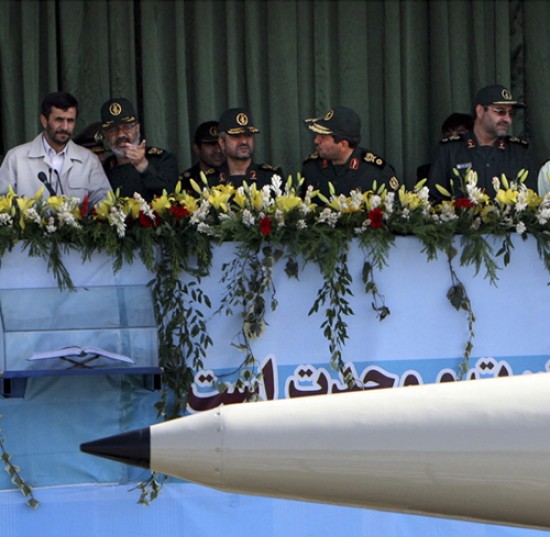 El podero militar iran fue exhibido ayer, en plena crisis por el tema nuclear.
