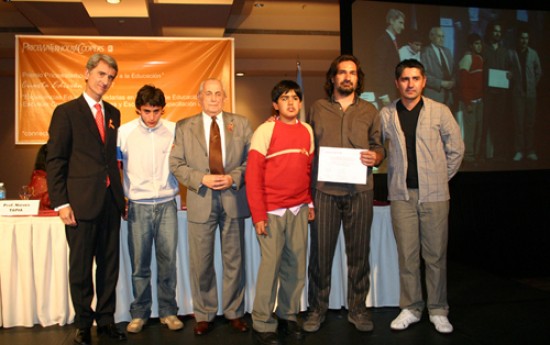 Los representantes de la institucin recibieron el premio tras ser elegidos entre 248 postulaciones.