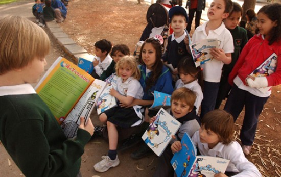 En Roca, muchos se reunieron en la plaza ms cntrica y, libro en mano, disfrutaron del placer de leer. 