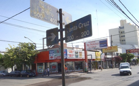 La mujer aseguró que fue levantada en la esquina de Perito Moreno y Santa Cruz, de Neuquén.