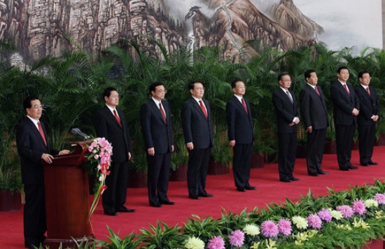 Hu Jintao habla ante la nueva cpula del Partido Comunista. Gobernar hasta el 2012.
