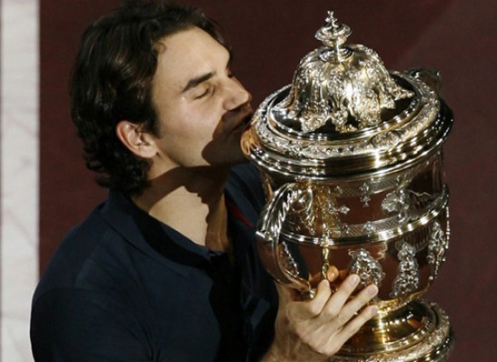 Roger Federer volvió a levantar el trofeo en su tierra, Basilea.