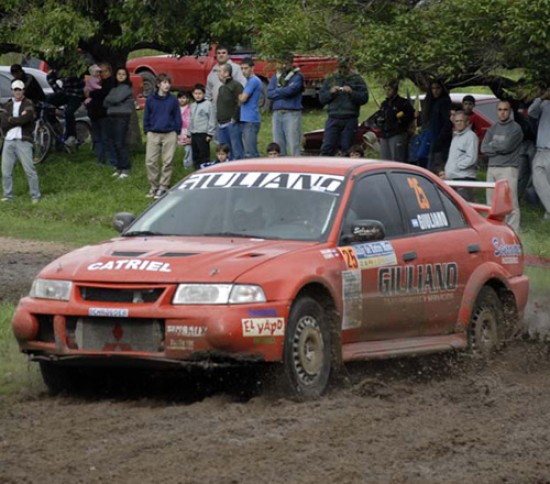 Giuliano y el Mitsubishi correrán como invitados en los caminos del norte rionegrino.