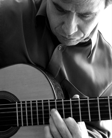 El guitarrista interpretará obras propias y arreglos de música popular argentina.
