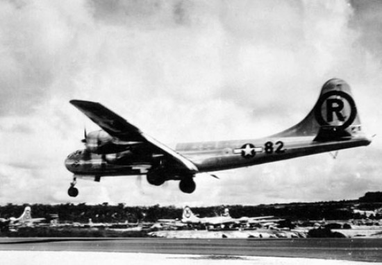 Paul Tibbets Jr. voló el avión que tiró la primera bomba sobre Hiroshima. El piloto jamás se arrepintió del horror que causó. 