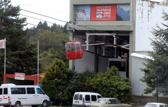 Luego de irrumpir en las instalaciones, los asaltantes se mezclaron con peregrinos.