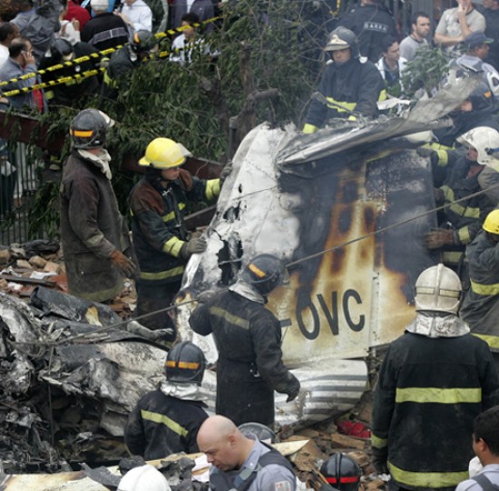 La avioneta se estrell contra tres casas en San Pablo.