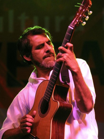 Peteco Carabajal dio un recital virtuoso y emotivo.