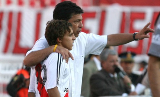 Passarella pondría a Diego Buonanotte como titular, en reemplazo de Radamel Falcao, citado por Colombia.