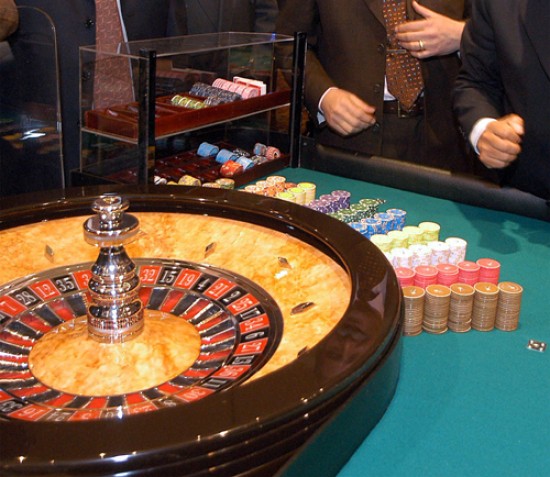 La norma establece nuevos horarios para los casinos y la prohibición de cajeros automáticos en los salones.