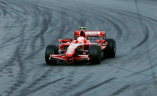 Schumacher volvi a deslumbrar con su manejo en el circuito de Barcelona.