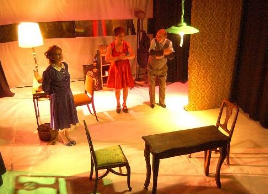 La obra es dirigida por Marcela Cánepa y protagonizada por Cecilia Arcucci, Lili Presti y Raúl Domínguez. 