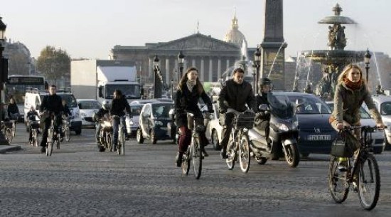 A pesar de que mejora el servicio de transporte, mucho parisinos acudieron a las bicicletas para poder trasladarse a sus trabajos. 