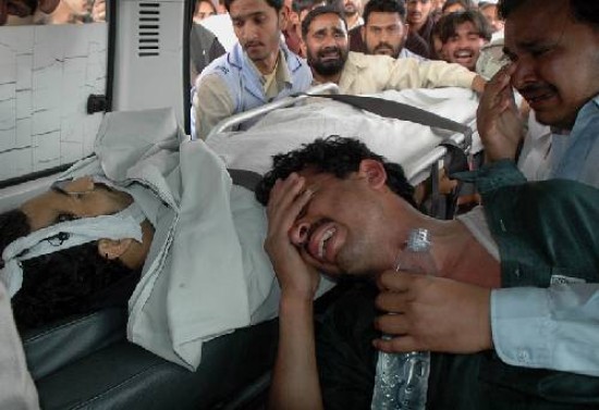 Pakistn sigue con su crisis institucional y ahora sufri un ataque cuyas vctimas fueron civiles y soldados.