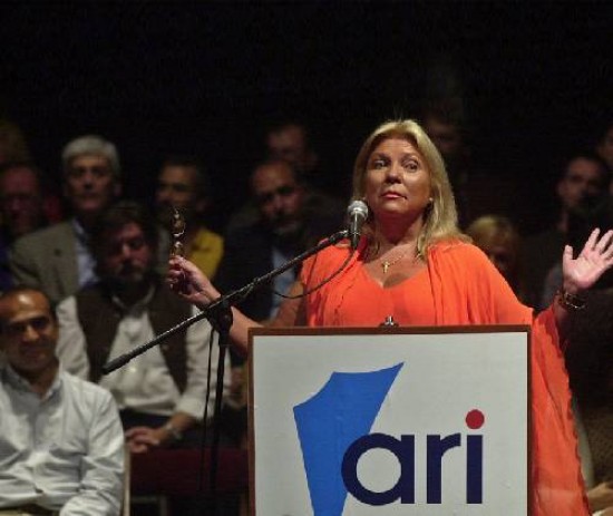 El ARI debatió y terminó reconociendo el "liderazgo nacional" de Carrió. 