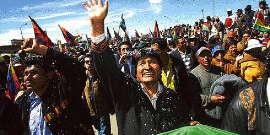  El presidente boliviano encabez ayer una marcha de agrupaciones campesinas e indgenas en respaldo a la reforma constitucional. 