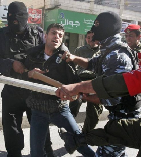  La violencia entre facciones palestinas se agudiz ayer. 