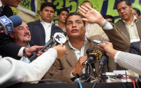 Correa pondrá su cargo a disposición de la asamblea; el Congreso opositor, no. 