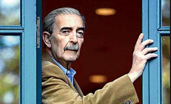 El poeta y periodista argentino es padre de un desaparecido y encontr, 20 aos despus, a su nieta en Uruguay.