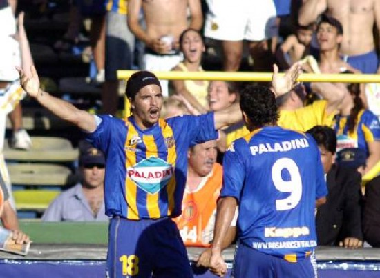 Con dos goles y una asistencia, Jos Vizcarra (18) fue la gran figura.