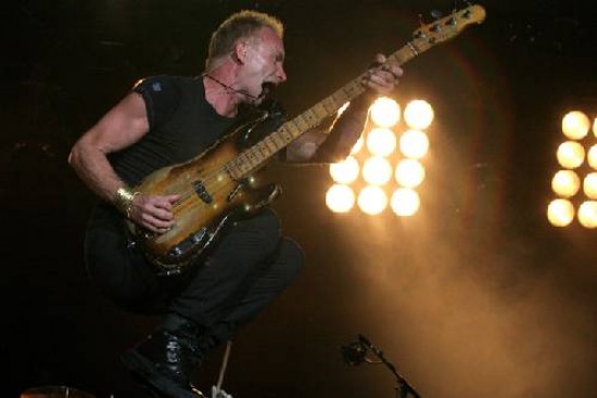 La banda revivió sus temas ante un público que se dejó cautivar. Sting, nuevamente en el país.