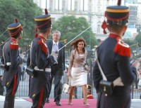 Matrimonio en el poder: Nstor le deja hoy el silln presidencial a Cristina.