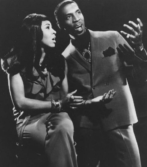 Ike saltó a la fama con hits como "A fool for love".