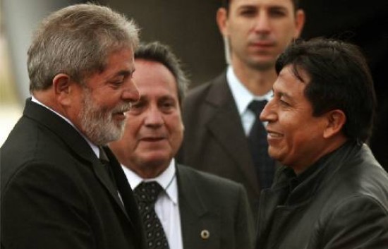 El presidente del Brasil, Lula Da Silva, lleg a Bolivia para firmar una serie de acuerdos que podran ayudar a descomprimir la tensin.