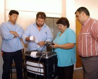 Una de las urnas electrónicas que padeció problemas técnicos durante la votación.