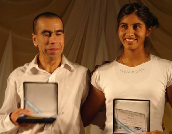 Cecilia Collueque y Julio Ampuero ganaron el año anterior la "Manzana de Oro".