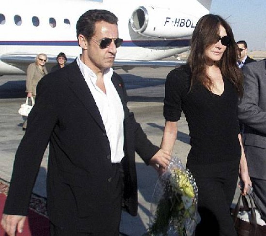  Sarkozy viajó a África para pasar unas vacaciones de lujo junto a su nueva novia. 