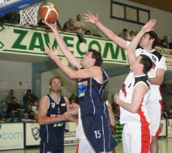 En Regina, fue victoria ante los tandilenses por 74-64.