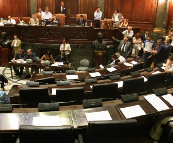 Los legisladores aprobaron, con la ausencia del kirchnerismo, la intervención de la obra social municipal.