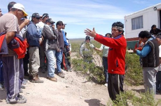 Se evaluará el impacto que tendrá la explotación hidrocarburífera en tierras mapuches. La empresa no iniciará acciones legales.